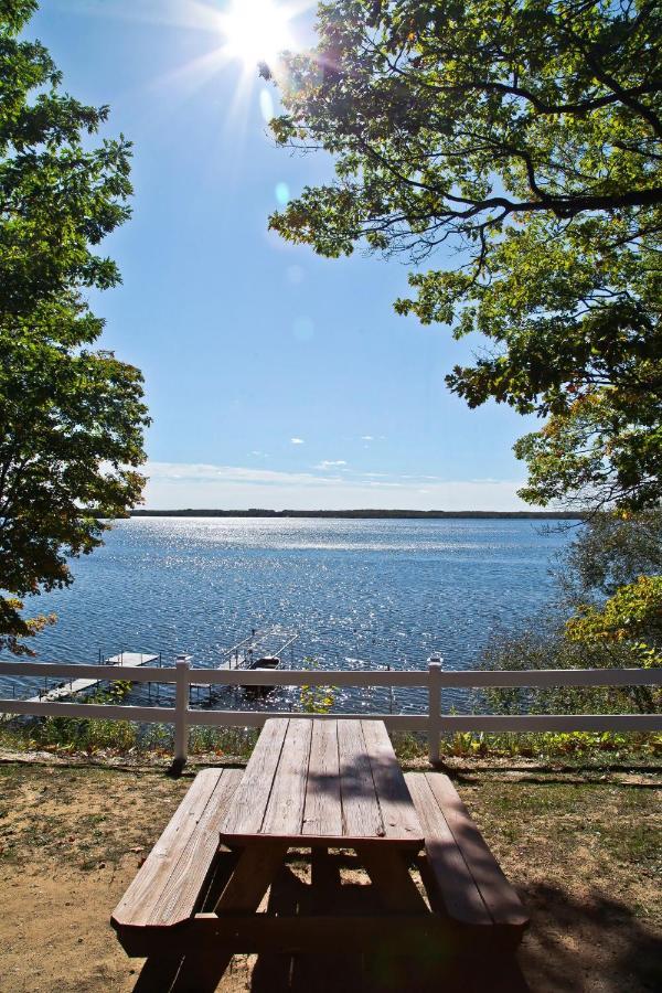 Cabin #2 - M Den Cabin Carp Lake Екстер'єр фото